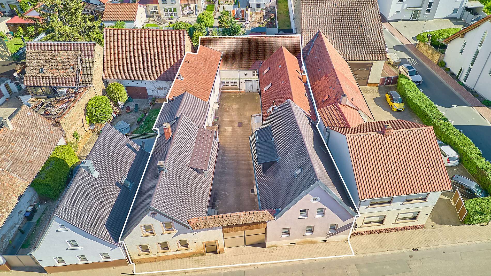 Ehemaliges Landgut unterteilt in 4 Wohneinheiten, tollem Außenbereich & viel Gestaltungspotenzial, 67126 Hochdorf-Assenheim, Mehrfamilienhaus