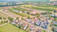Liebevoll gepflegtes Einfamilienhaus mit großem Garten in Ortsrandlage - Luftaufnahme