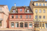 Historisches Gebäude mit 2 Wohnungen und Geschäftsfläche im Herzen der Stadt - Außenansicht