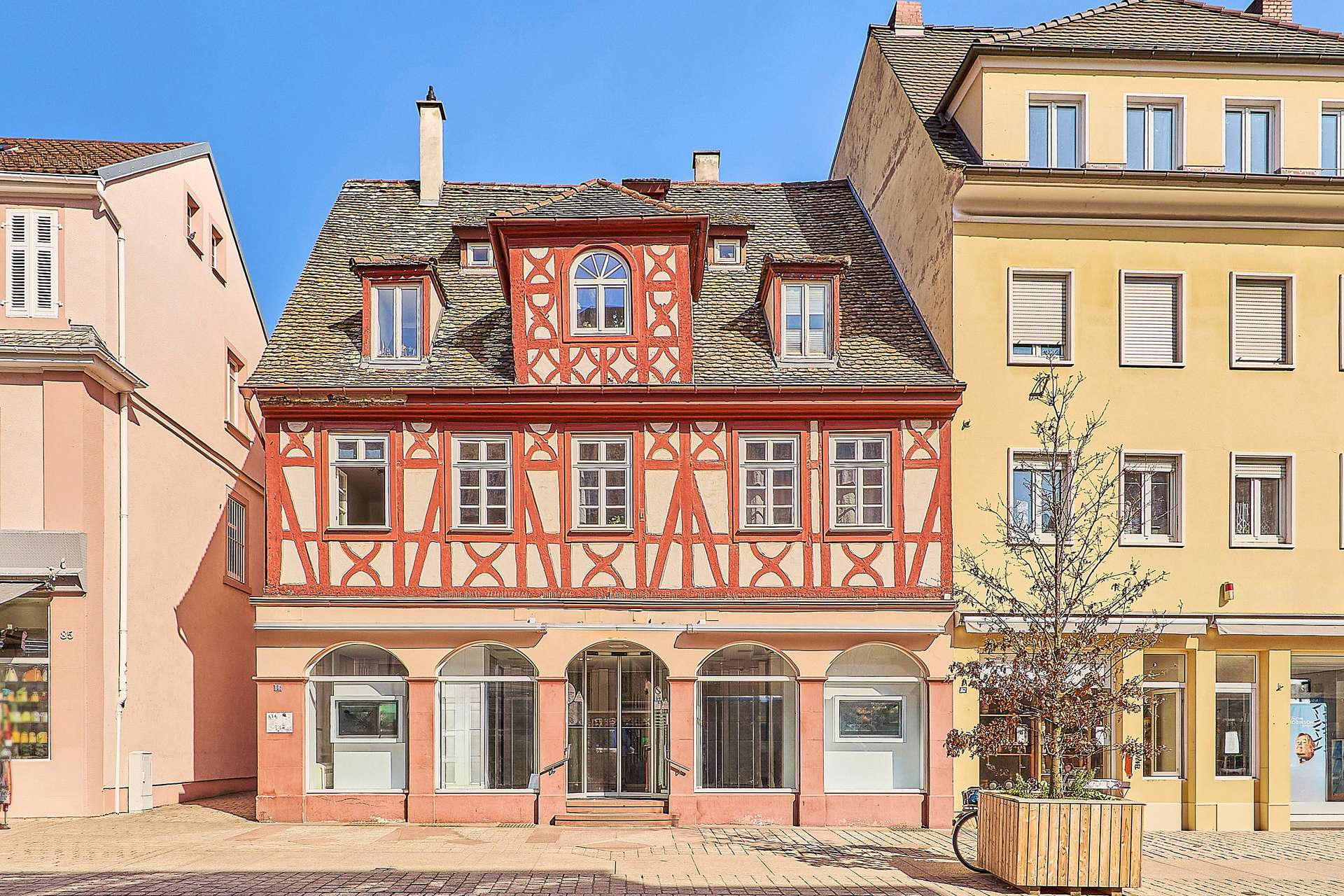 Historisches Gebäude mit 2 Wohnungen und Geschäftsfläche im Herzen der Stadt, 67346 Speyer, Wohn- und Geschäftshaus