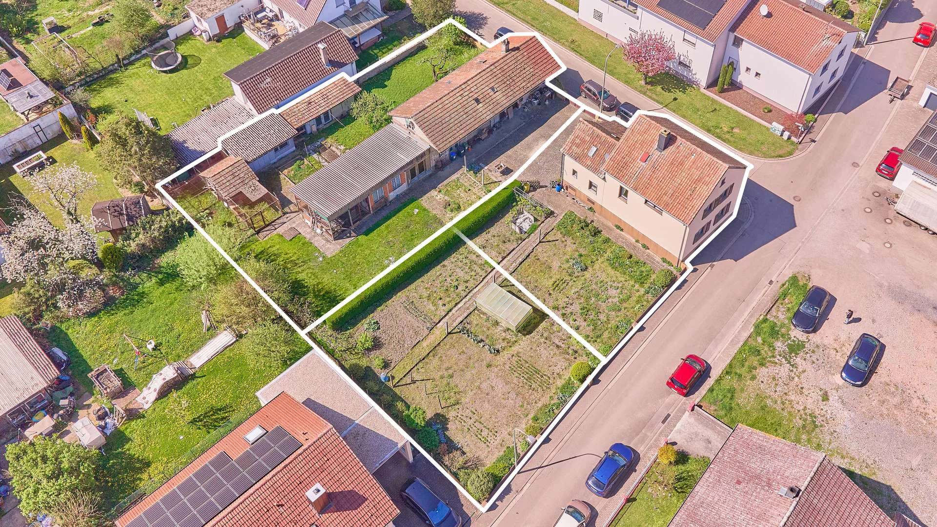 Seltene Dreifach-Chance: Bestehendes Einfamilienhaus mit zwei zusätzlichen Bauplätzen, 76889 Steinfeld, Einfamilienhaus