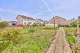 Seltene Dreifach-Chance: Bestehendes Einfamilienhaus mit zwei zusätzlichen Bauplätzen - Garten