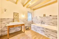 Ihr neues Zuhause: großzügig, ruhig & Natur direkt vor der Tür - Badezimmer