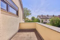 Charakterstarkes Split-Level-Haus mit Einliegerwohnungspotenzial im Untergeschoss - Balkon