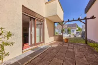 Charakterstarkes Split-Level-Haus mit Einliegerwohnungspotenzial im Untergeschoss - Terrasse
