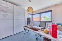 Charakterstarkes Split-Level-Haus mit Einliegerwohnungspotenzial im Untergeschoss - Büro