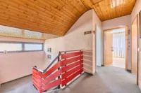 Charakterstarkes Split-Level-Haus mit Einliegerwohnungspotenzial im Untergeschoss - Flur Split-Level