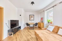 2022 saniert und sofort zu beziehen – helles Wohnhaus mit modernem Wohnkomfort in gefragter Lage - Wohnzimmer