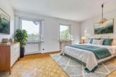 Einmaliges Anwesen, das Großzügigkeit, Naturverbundenheit und Wohnkomfort vereint - Schlafzimmer - digitales Staging