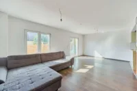 Einfamilienhaus mit Weinbergblick, Garten & besonderer Dachterrasse - Wohnzimmer
