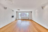 Stilvoll renovierte 4-Zimmer-Wohnung mit hochwertiger Einbauküche und hellem Wohnambiente - Wohnbereich