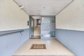 Stilvoll renovierte 4-Zimmer-Wohnung mit hochwertiger Einbauküche und hellem Wohnambiente - Treppenhaus