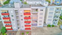 Stilvoll renovierte 4-Zimmer-Wohnung mit hochwertiger Einbauküche und hellem Wohnambiente - Drohnenaufnahme
