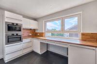 Stilvoll renovierte 4-Zimmer-Wohnung mit hochwertiger Einbauküche und hellem Wohnambiente - Küche