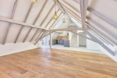 Sonnenparadies: Lichtdurchflutete Dachgeschosswohnung im modernisierten Fachwerkhaus - Wohnbereich