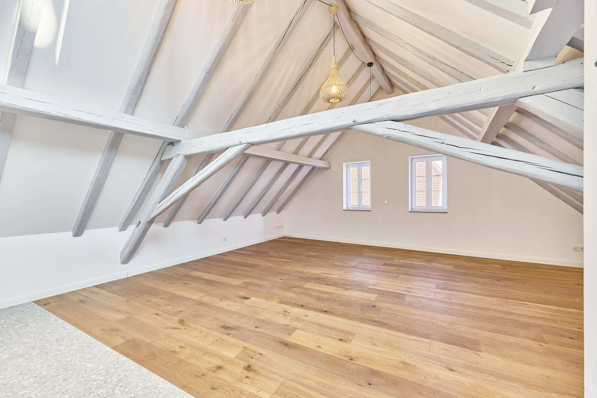 Sonnenparadies: Lichtdurchflutete Dachgeschosswohnung im modernisierten Fachwerkhaus, 76835 Rhodt unter Rietburg, Dachgeschosswohnung