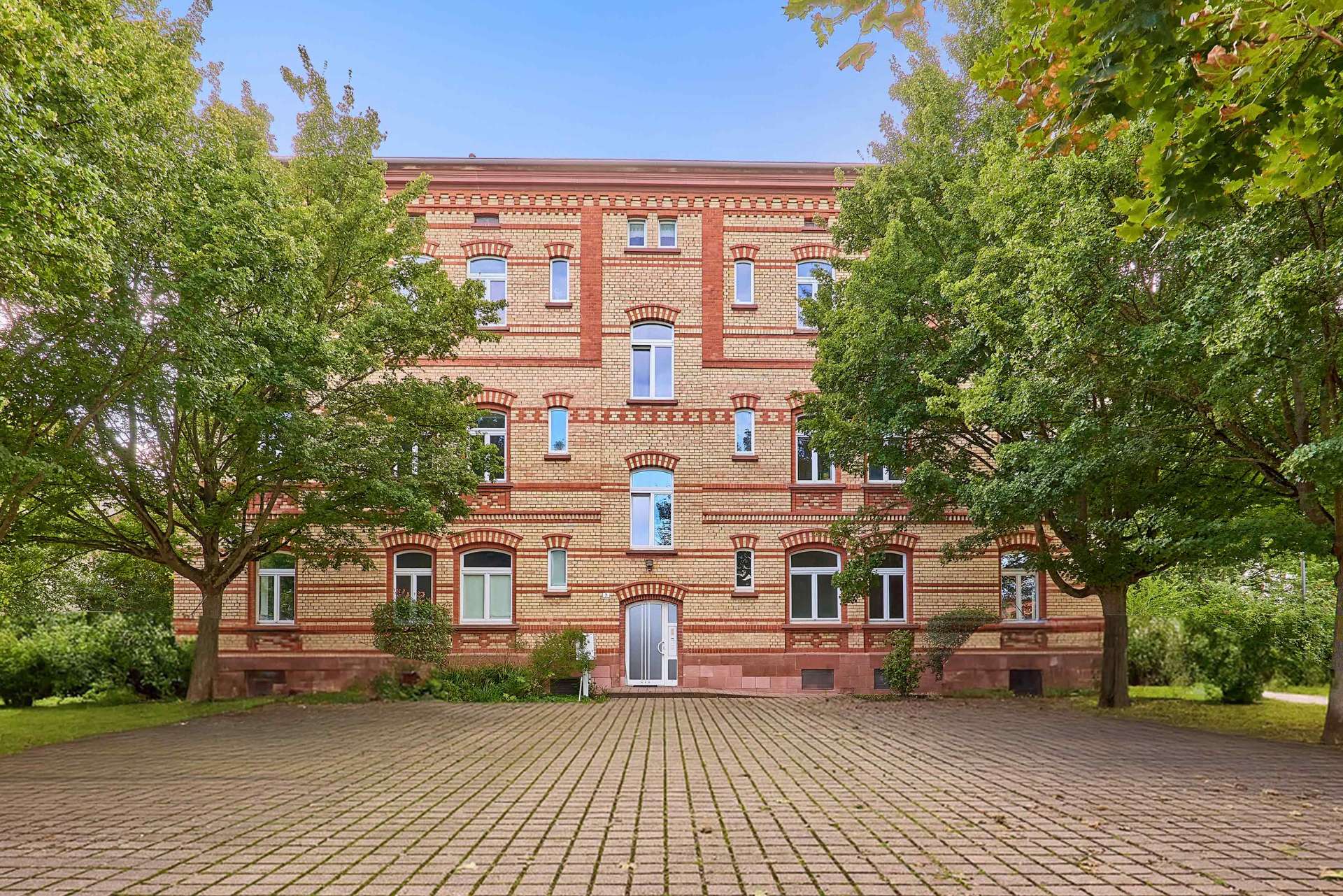 Historisches Ambiente trifft modernen Komfort – Dachgeschosswohnung mit Aufzug und 2 Stellplätzen, 76829  Landau in der Pfalz, Dachgeschosswohnung