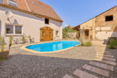 Modernisiertes Einfamilienhaus mit Innenhof, Pool und einzigartigem Wohnflair - Pool