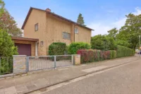 Einfamilienhaus mit besonderem Wohncharakter und viel Privatsphäre - Außenansicht