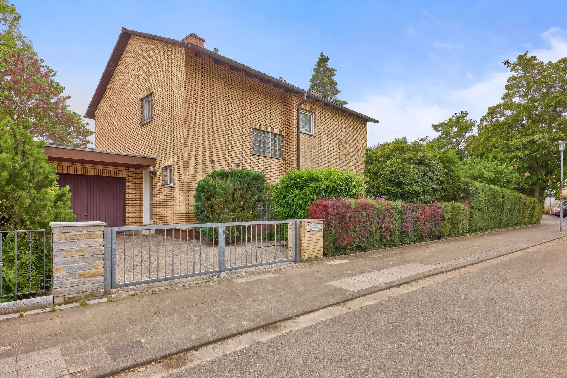 Einfamilienhaus mit besonderem Wohncharakter und viel Privatsphäre, 67227 Frankenthal (Pfalz), Einfamilienhaus