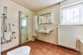 Einfamilienhaus mit besonderem Wohncharakter und viel Privatsphäre - Badezimmer