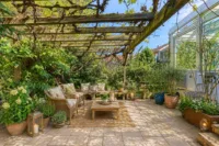 Stadtnah wohnen, naturnah leben - Doppelhaushälfte mit Wintergarten und wunderschönem Grundstück - Terrasse_digitales_staging
