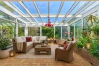 Stadtnah wohnen, naturnah leben - Doppelhaushälfte mit Wintergarten und wunderschönem Grundstück - Wintergarten_digitales_staging