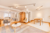 Stilvolle & Lichtdurchflutete 4-Zimmer-Stadtwohnung in zentraler Lage - Wohn- und Esszimmer