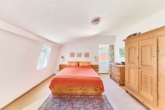 Außergewöhnliche Villa für höchste Ansprüche mit Jugendstilelementen & besonderem Außenbereich - Schlafzimmer DG