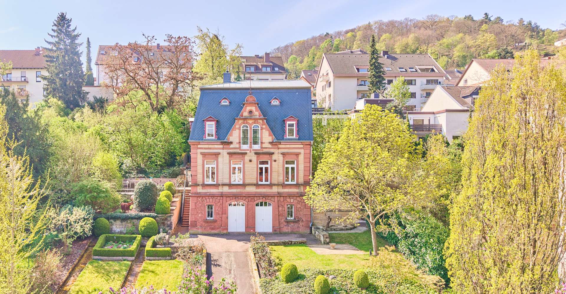 Außergewöhnliche Villa für höchste Ansprüche mit Jugendstilelementen & besonderem Außenbereich, 67434 Neustadt an der Weinstraße, Villa