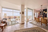 Lichtdurchflutete Eigentumswohnung im Penthouse-Charakter mit einzigartigem Fernblick - Wohnzimmer
