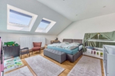 Ehemaliges Landgut unterteilt in 4 Wohneinheiten, tollem Außenbereich & viel Gestaltungspotenzial - Schlafzimmer (Haus E)