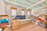 Ehemaliges Landgut unterteilt in 4 Wohneinheiten, tollem Außenbereich & viel Gestaltungspotenzial - Wohnzimmer (Haus D)