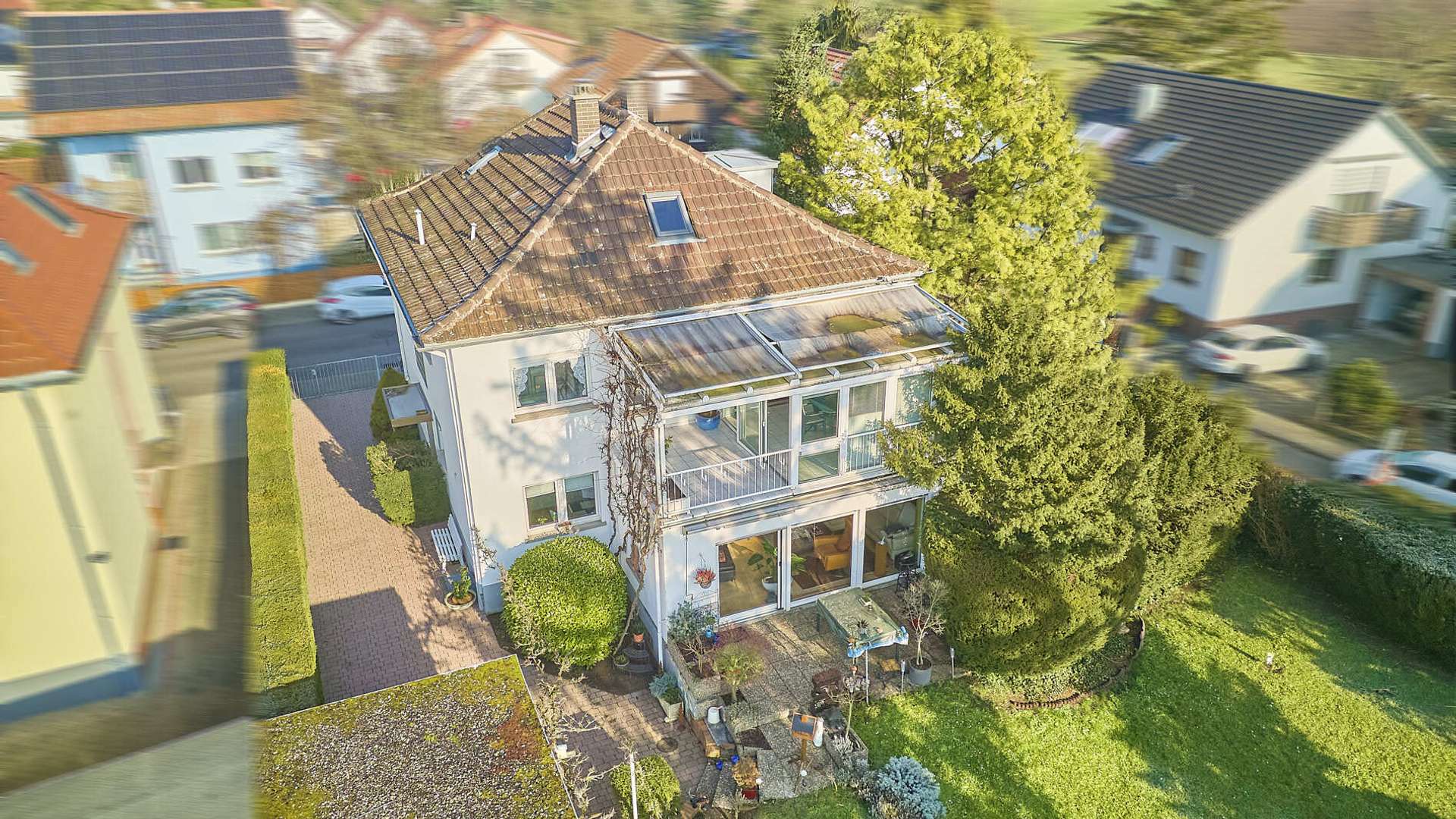 Stilvolles Wohnhaus mit zwei Einheiten – traumhafter Weitblick & Garten in Feldrandlage/Erbbaurecht, 68782 Brühl, Einfamilienhaus