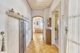 Stilvolles Wohnhaus mit zwei Einheiten - traumhafter Weitblick & Garten in Feldrandlage/Erbbaurecht - Flur OG
