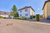 Stilvolles Wohnhaus mit zwei Einheiten - traumhafter Weitblick & Garten in Feldrandlage/Erbbaurecht - Außenansicht