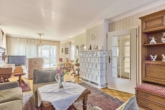 Stilvolles Wohnhaus mit zwei Einheiten - traumhafter Weitblick & Garten in Feldrandlage/Erbbaurecht - Wohnzimmer OG
