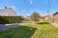 Großes Grundstück mit Einfamilienhaus – Chancen zur Erweiterung nach Nachbarschaftsbebauung - Garten