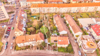 Stadtnah wohnen, naturnah leben - Doppelhaushälfte mit Wintergarten und wunderschönem Grundstück - Drohnenaufnahme