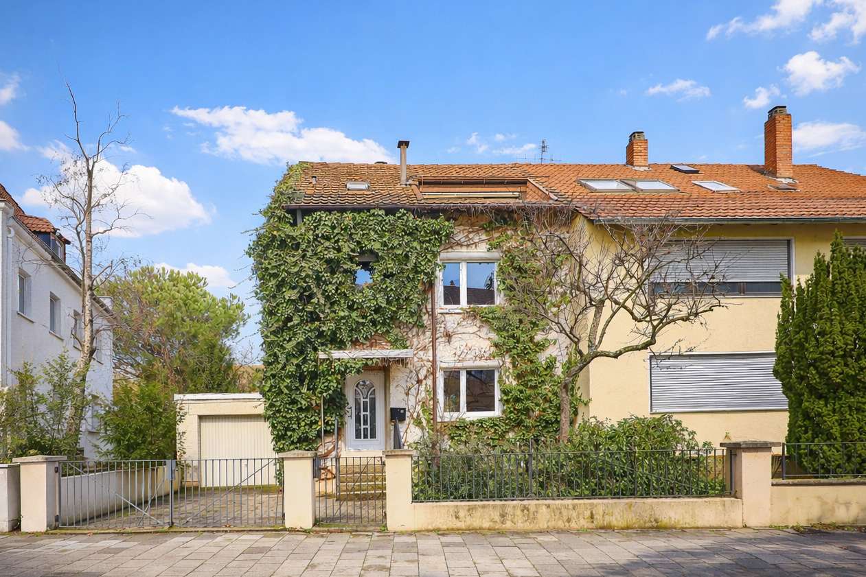 Stadtnah wohnen, naturnah leben – Doppelhaushälfte mit Wintergarten und wunderschönem Grundstück, 67433 Neustadt, Doppelhaushälfte