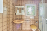 Stadtnah wohnen, naturnah leben - Doppelhaushälfte mit Wintergarten und wunderschönem Grundstück - Badezimmer