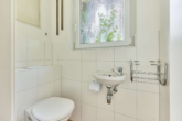 Stadtnah wohnen, naturnah leben - Doppelhaushälfte mit Wintergarten und wunderschönem Grundstück - Gäste-WC