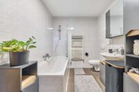 Dreifamilienhaus mit modernem Wohnkomfort und attraktivem Investitionspotenzial - Bad EG