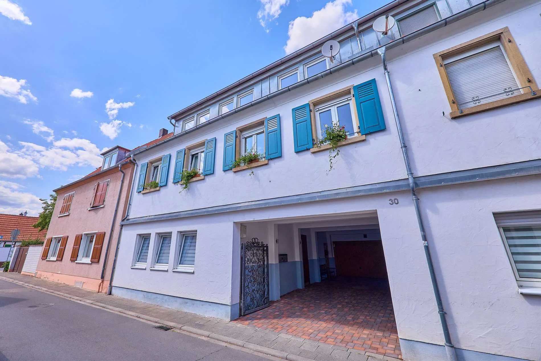 Mehrfamilienhaus mit modernem Wohnkomfort und attraktivem Investitionspotenzial, 67454 Haßloch, Mehrfamilienhaus