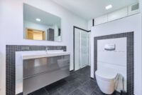 Dreifamilienhaus mit modernem Wohnkomfort und attraktivem Investitionspotenzial - Bad DG