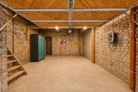 Dreifamilienhaus mit modernem Wohnkomfort und attraktivem Investitionspotenzial - Garage