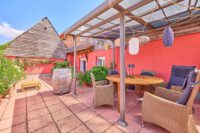 Dreifamilienhaus mit modernem Wohnkomfort, sonniger Terrasse & attraktivem Investitionspotenzial - Terrasse