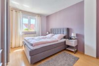Dreifamilienhaus mit modernem Wohnkomfort und attraktivem Investitionspotenzial - Schlafzimmer OG
