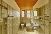 Attraktive Kombination - Stadthaus mit modernisiertem, gewerblich genutzten Anbau - Badezimmer