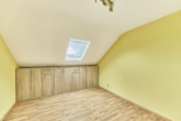 Renovierte 4-Zimmer-Wohnung mit Balkon und Garage - Dachzimmer